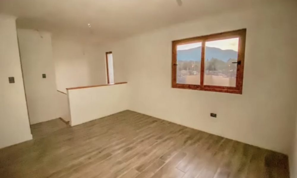 0258C046-2B31-4B8B-9829-A3891996695D_1_201_a